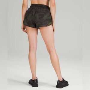 Lululemon Hotty Hot High-Rise Short 2.5" size 10